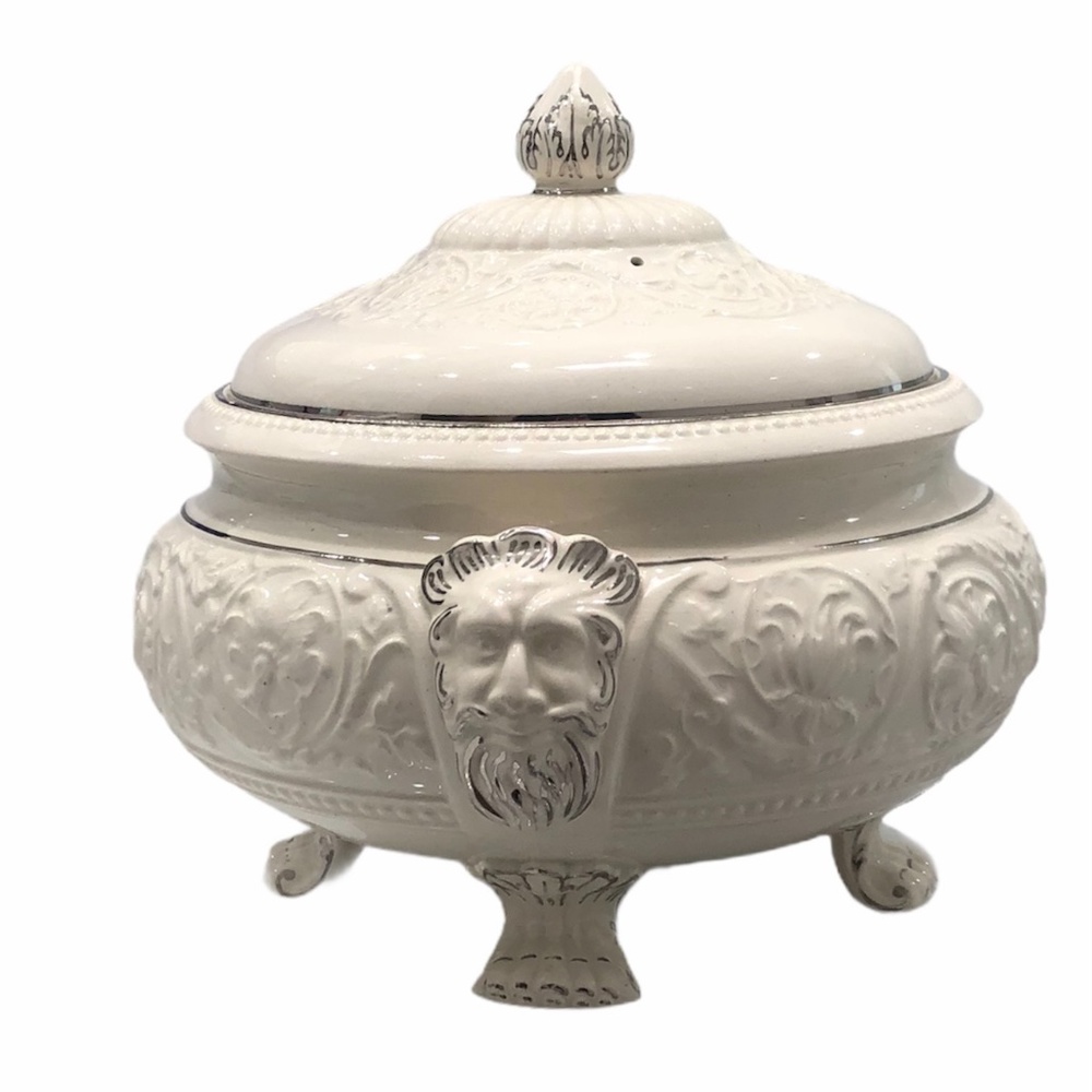 VINTAGE WEDGWOOD ETRURIA ENGLAND COVERED PATRICIAN SHAPE TUREEN